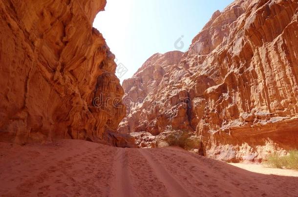峡谷采用约旦的沙漠采用干涸河道朗姆酒,锥形精磨机.干涸河道朗姆酒有带路