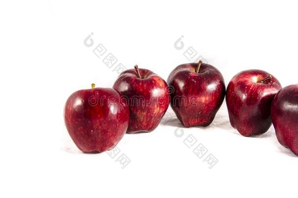 在这里一份额关于大的红色的一pple`英文字母表的第19个字母