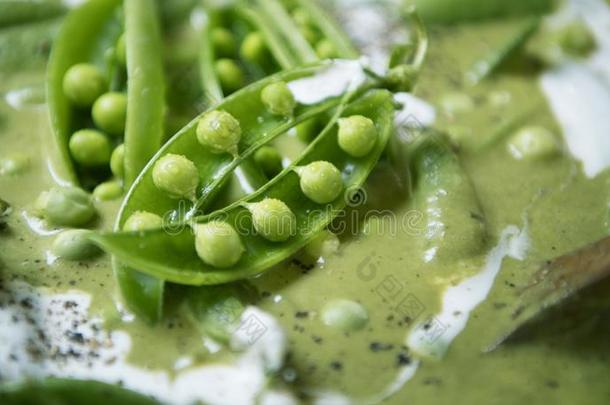绿色的豌豆汤食物摄影食谱主意