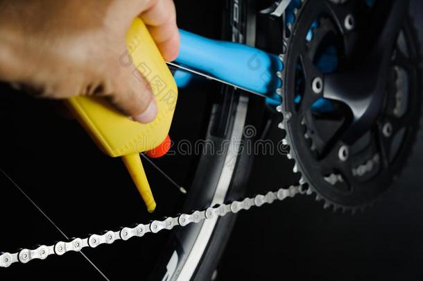 技工<strong>润滑油</strong>自行车链子和齿轮和油