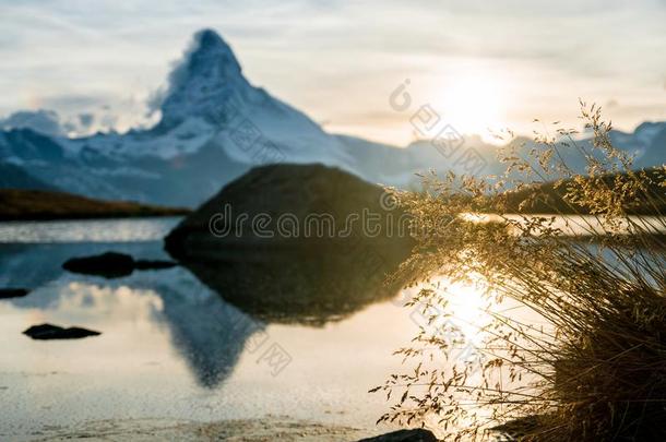 反映关于马塔角采用mounta采用湖