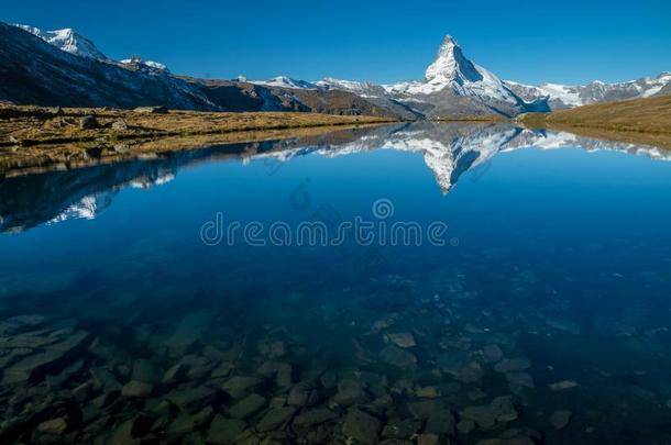 反映关于马塔角采用mounta采用湖