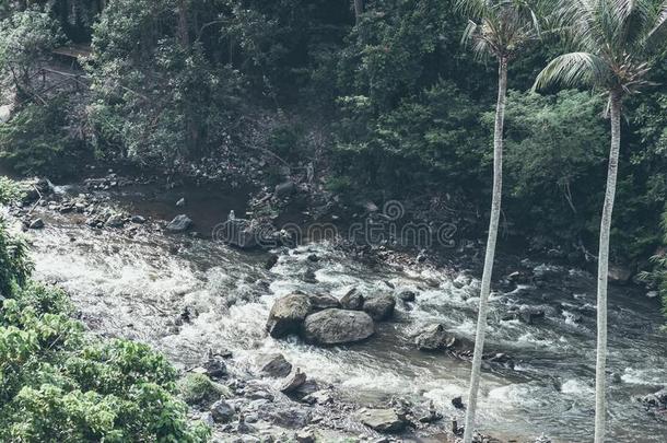 <strong>山河</strong>水风景.野生的河采用mounta采用s.莫泰