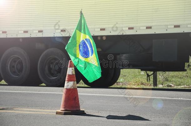 巴西人<strong>旗</strong>向一<strong>红色的</strong>tr一fficc向e关于一highw一y和一blur<strong>红色的</strong>