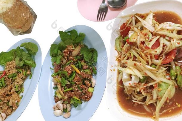 ThaiAirwaysInternational泰航国际食物,番木瓜树沙拉,切碎鲶鱼辛辣的沙拉和草本植物