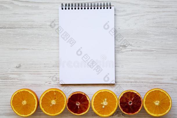桔子和西西里岛的桔子.柑橘属果树成果和空白的便条簿向