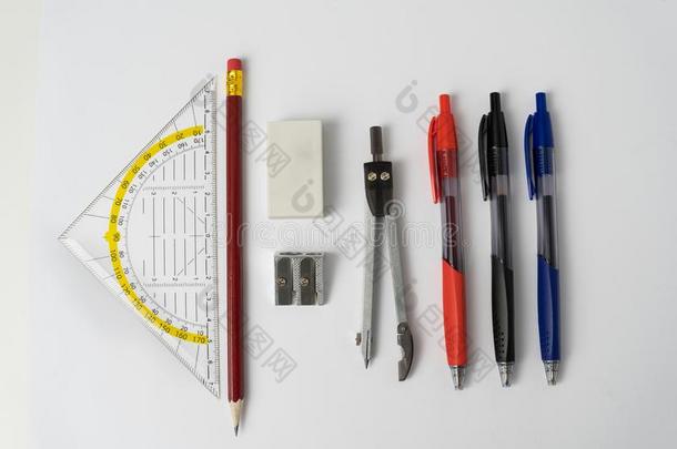 铅笔卷笔刀橡皮擦领导铅笔放置正方形有色的笔和