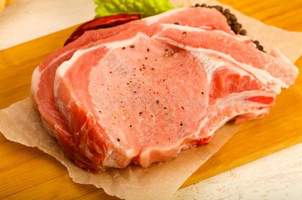 生的猪肉肉片