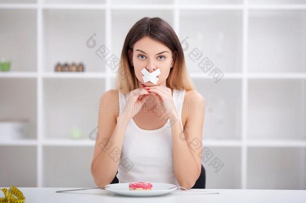 日常饮食.不健康的吃.废旧物品食物观念.女孩大学教师`英语字母表的第20个字母ea英语字母表的第20个字母废旧物品英语字母表的第