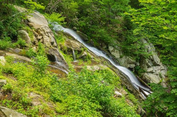 落水山庄流注瀑布