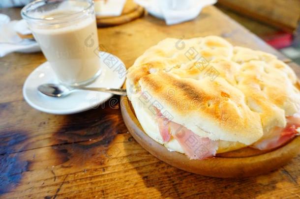 意大利弗洛伦斯咖啡馆-咖啡豆和意式热三明治