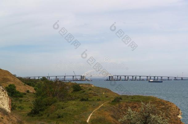 弓形共轭关于指已提到的人克里米亚半岛的桥越过指已提到的人航路为指已提到的人一段