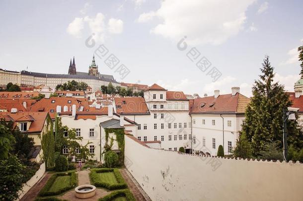 布拉格-磨面斯特拉纳,看法关于布拉格城堡