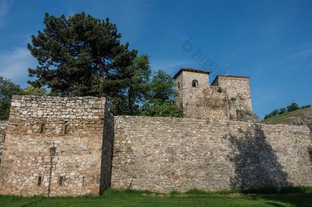 古代的堡垒叫蒙西洛夫毕业生采用<strong>皮罗特</strong>城市公园采用塞尔维亚人