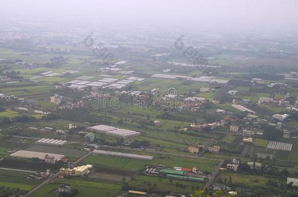 忽视农田和街景画从戚薇山采用搜索