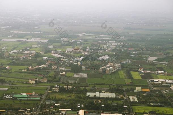 忽视农田和街景画从戚薇山采用搜索