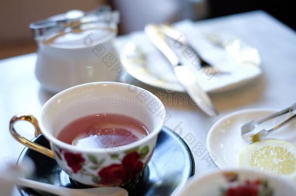 杯子关于茶水和柠檬切成片,<strong>下午茶</strong>水.