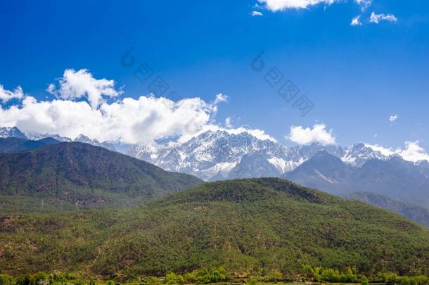 内地乡村中国aux.用以构成完成式及完成式的不定式河和山