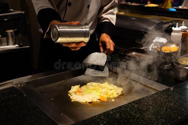 专业的厨师和美味的日本人食物