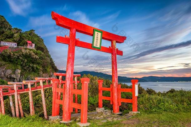 运动菌伊纳里圣地采用山口黑色亮漆.