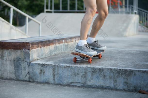 滑板运动员滑板运动向滑板运动场地