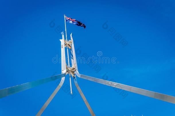 澳大利亚人<strong>旗飞行</strong>的向顶关于指已提到的人议会房屋采用堪培拉