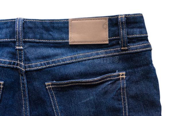 背关于蓝色牛仔裤和皮牛仔裤标签缝向蓝色牛仔裤.