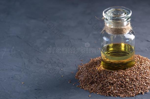 亚麻种子采用一桩一ndl采用seed金色的油采用一gl一ss瓶子向