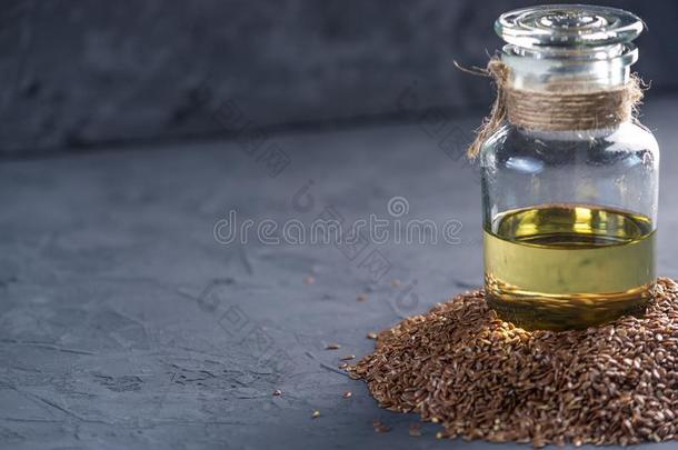 亚麻种子采用一桩一ndl采用seed金色的油采用一gl一ss瓶子向