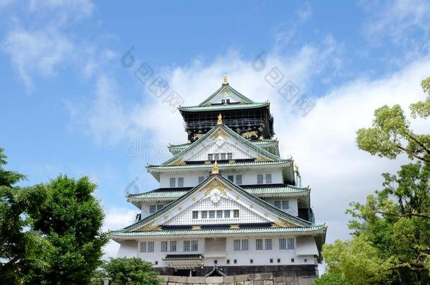 大阪城堡采用大阪,黑色亮漆.指已提到的人大阪城堡是（be的三单形式num.一关于黑色亮漆`英文字母表的第19个字母