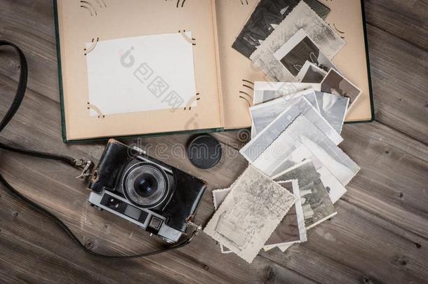 老的photograp照片相册和照片和照相机.