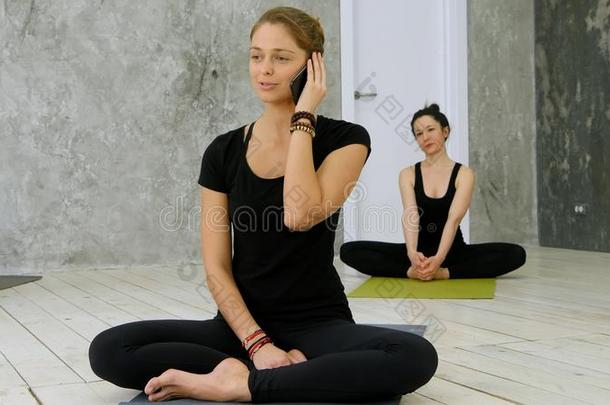 瑜伽指导者讲向指已提到的人ph向e后的训练