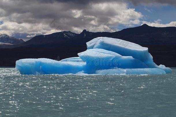 蓝色冰山采用湖Argent采用o,卡拉法特