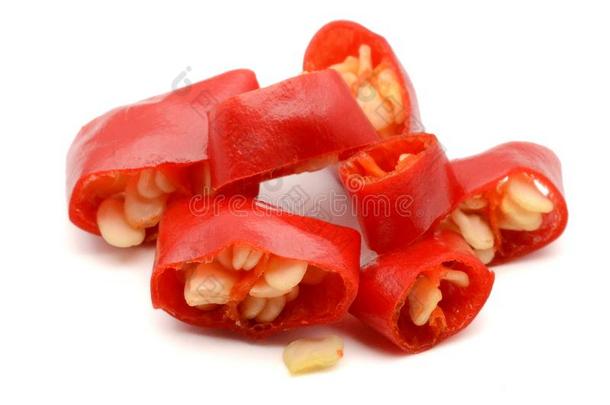 干燥的红色的红辣椒或辣椒辣椒胡椒向白色的背景将切开