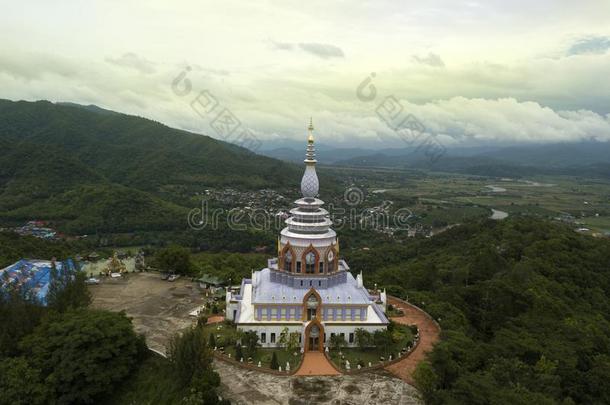 空气的看法泰国或高棉的佛教寺或僧院<strong>直通</strong>庙采用城镇显微镜下聚集指数,泰国.