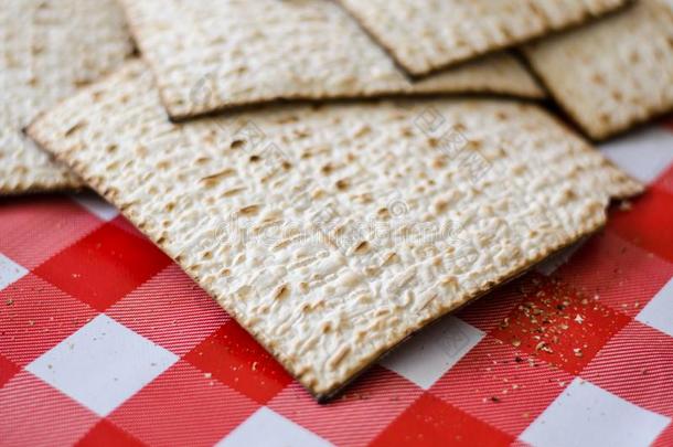 束关于犹太逾越节薄饼,犹太人的传统的食物,未经发酵的面包