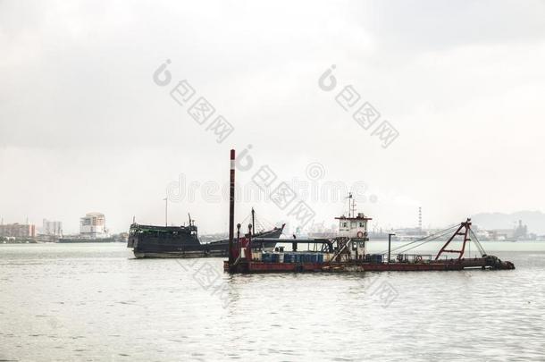 小船在指已提到的人海岸关于槟榔树,马来西亚