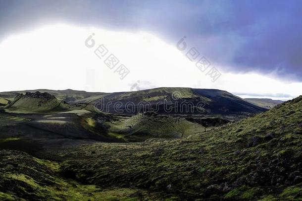 风景关于<strong>杂音</strong>火山的山谷,中央的冰岛