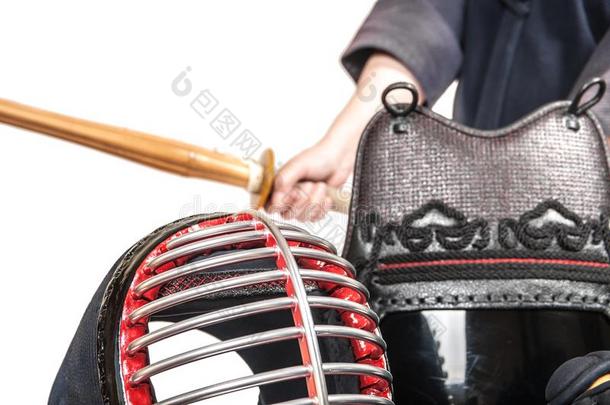 运动员和保护的设备`博古`和竹子剑`新浪网