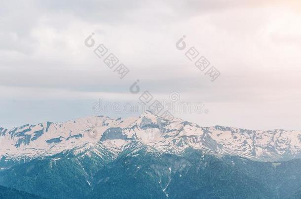 风景,多云的天气,高的山山峰和雪