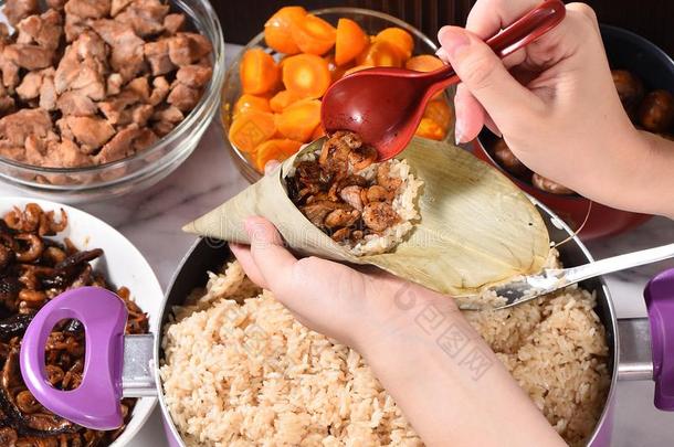 程序步关于制造粽子或稻饺子食谱向墨西哥紫檀