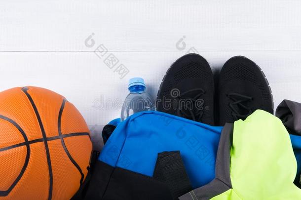 球为篮球和运动装采用一蓝色b一g,向一gr一yb一ck