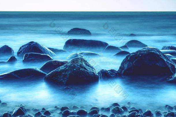 和平的早晨<strong>海水</strong>平和石头采用和平的<strong>海水</strong>平.圆周率
