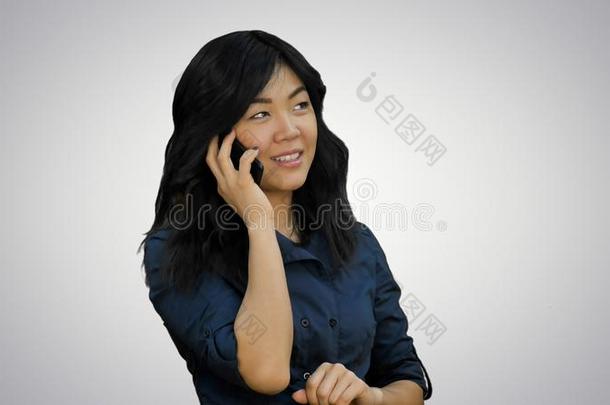积极的和幸福的亚洲人女人讲话向一细胞ph向e向白色的