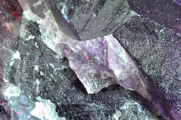 自然的结晶紫蓝色宝石粗糙的石头石英石头矿物样品