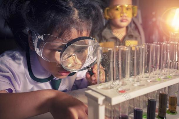 孩子们倾向关于化学采用科学exam采用ation拉瓦托