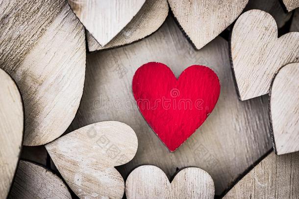 <strong>情人</strong>背景和小的红色的心框架<strong>坝</strong>关于许多木制的