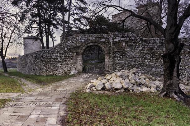 古代的堡垒在下面重建采用皮罗特,塞尔维亚