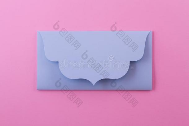 蓝色信封向一粉红色的b一ckground.