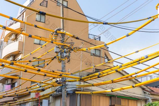 电力缆绳遮盖为保护的和安全地区